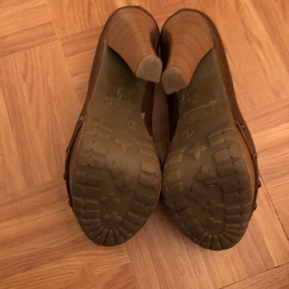 Heels - Picture 3 of 3